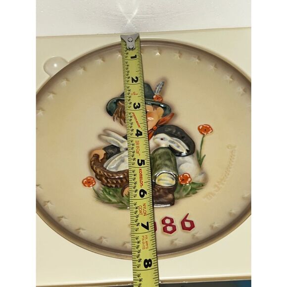 Goebel M.J. Hummel 1986 Annual Collectors Plate - Picture 3 of 10